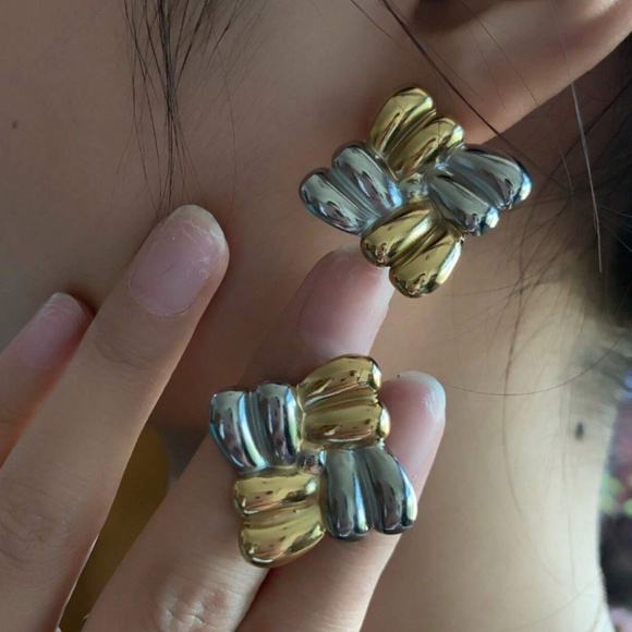 Luxe 18k Gold Plated Stainless Steel Statement Earrings - Picture 3 of 7